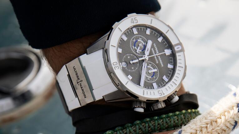 Limited Edition Replica Ulysse Nardin Diver Chronograph White Titanium 44mm Watch Guide 3